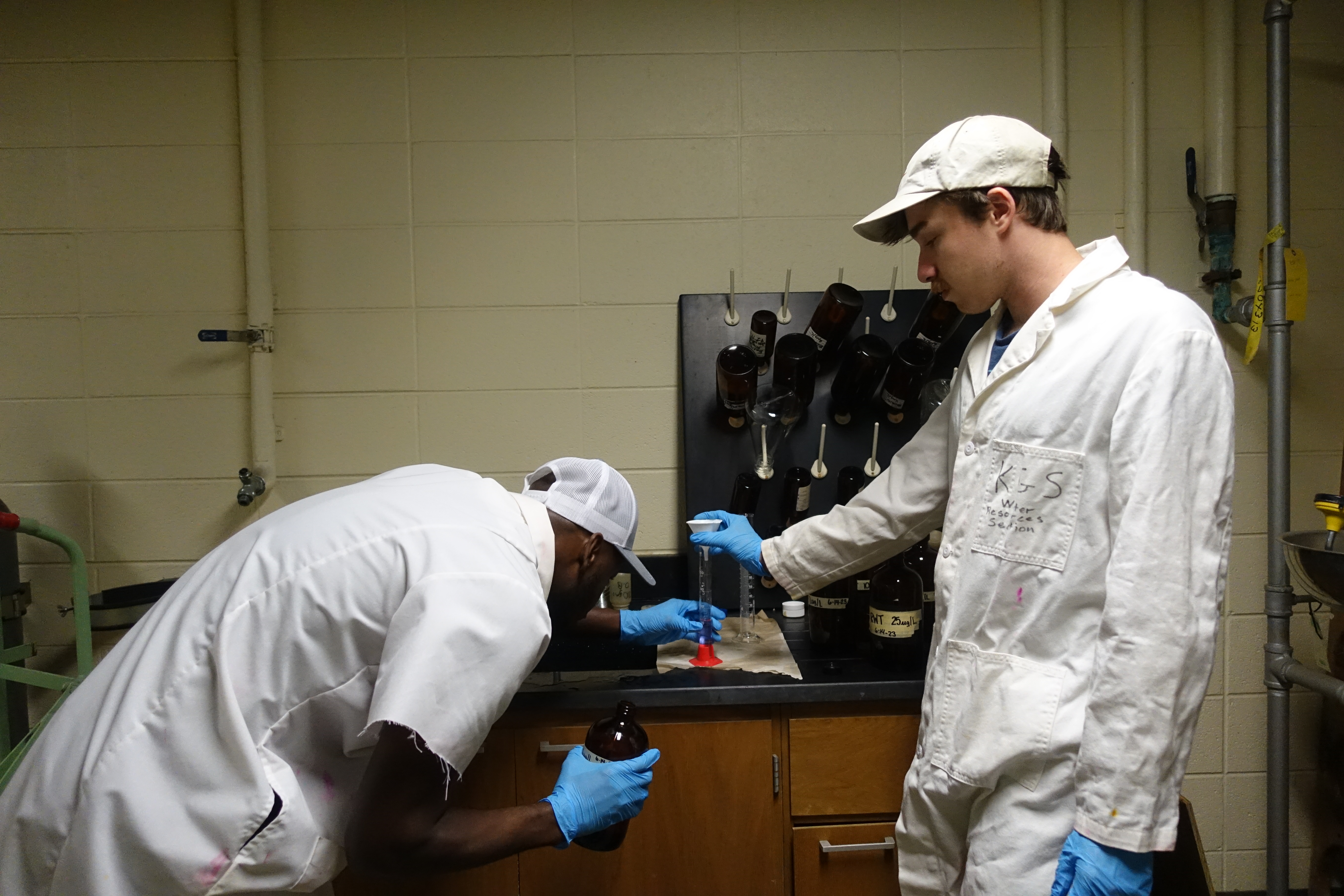 2023 Potter intern Will Hemenover working in the water lab with KGS student employee Solomon Nketsia